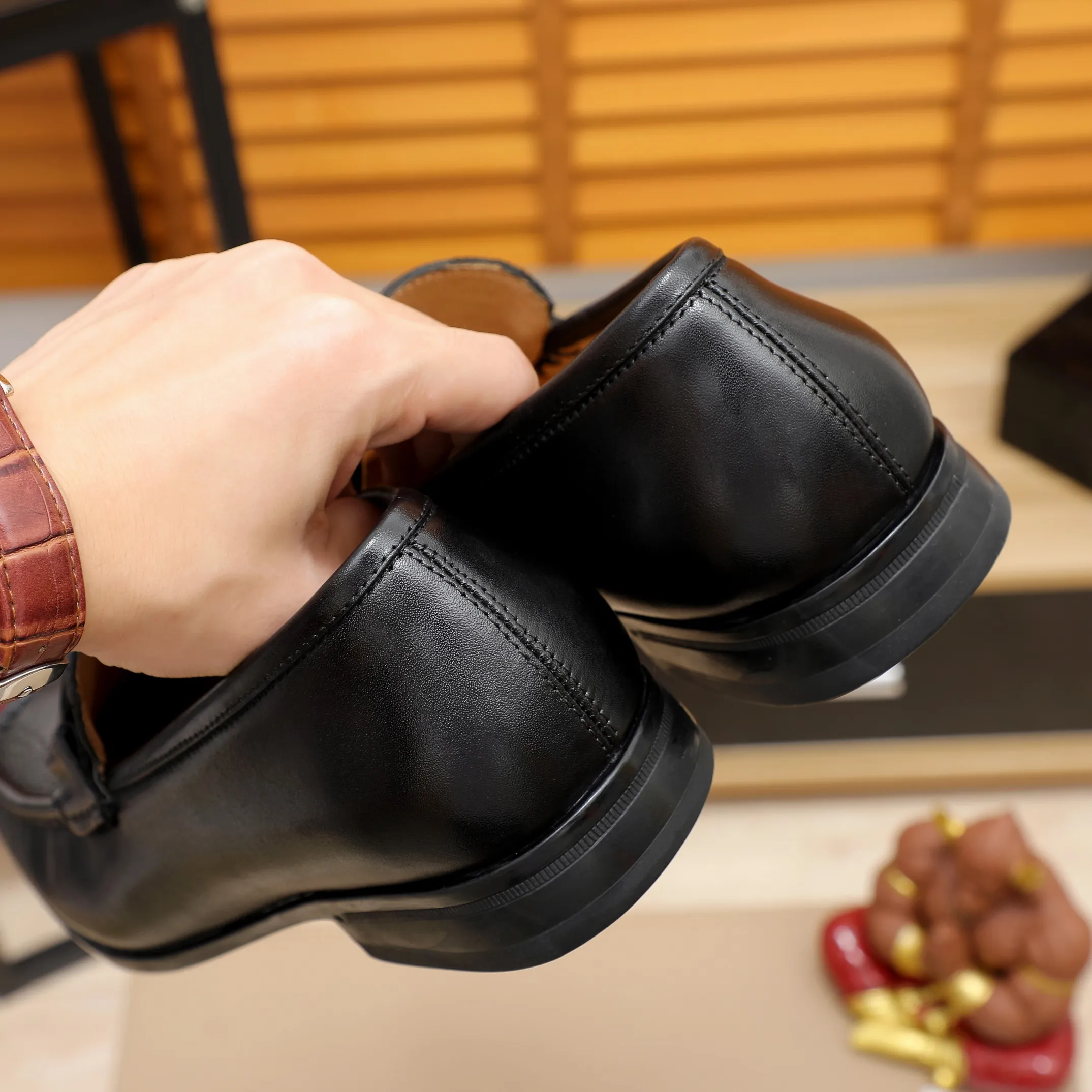 Men's shoes 💰540🕷🕷🐂【Ferragamo】Ferragamo Popular fashionable casual shoes🇨🇳Official website counter 1:1 production, original mold opening💯Good quality visible, imported high-end first-layer waxed calfskin, water-dyed🐂leather lining🌿very clear texture, high-quality waterproof, non-slip and wear-resistant outsole🎋high quality and low price, truly handmade🍓Black optional! Code number 38-45……
